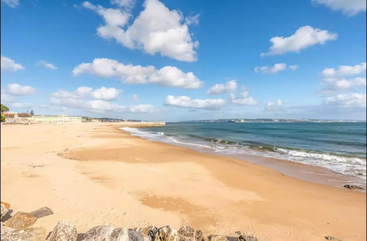 Sea View Apartment & 4 Minutes Walk To The Beach Paco de Arcos 0*,  Portugal